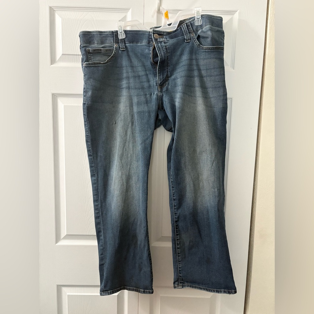 Lee extreme motion relaxed fit straight leg jeans